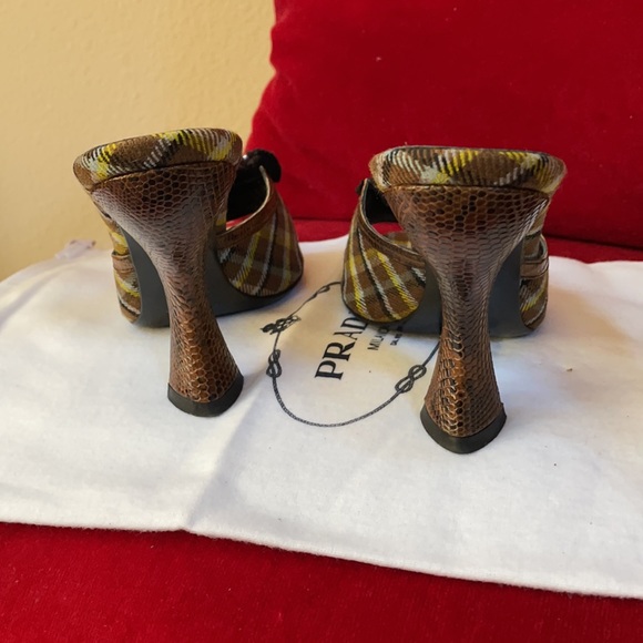 Almost new Prada Sandler with crystal - Picture 2 of 7